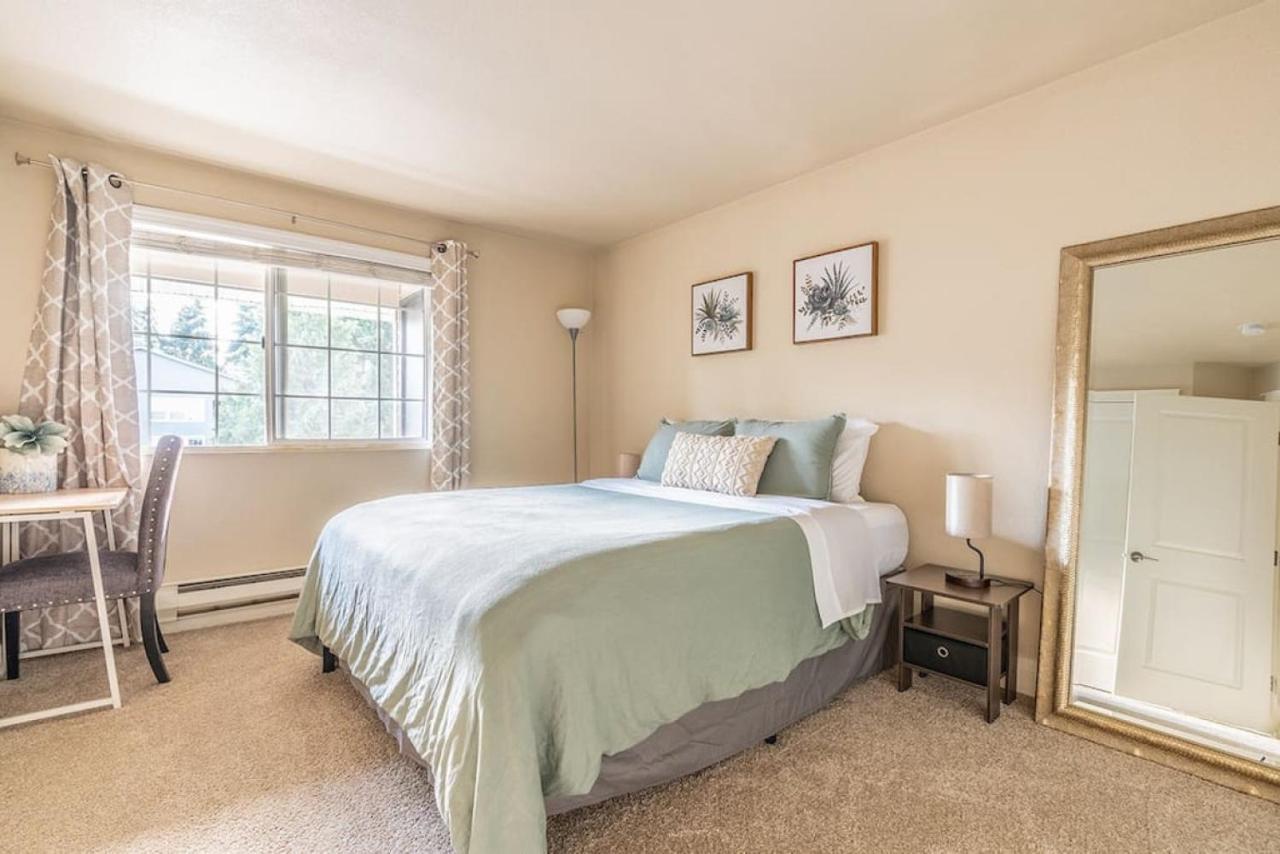 Modern And Spacious Apartment- Gym, Wifi, Free Parking Seattle Eksteriør bilde