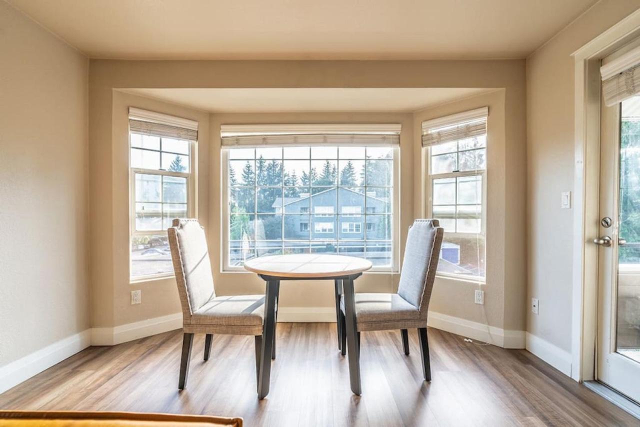 Modern And Spacious Apartment- Gym, Wifi, Free Parking Seattle Eksteriør bilde