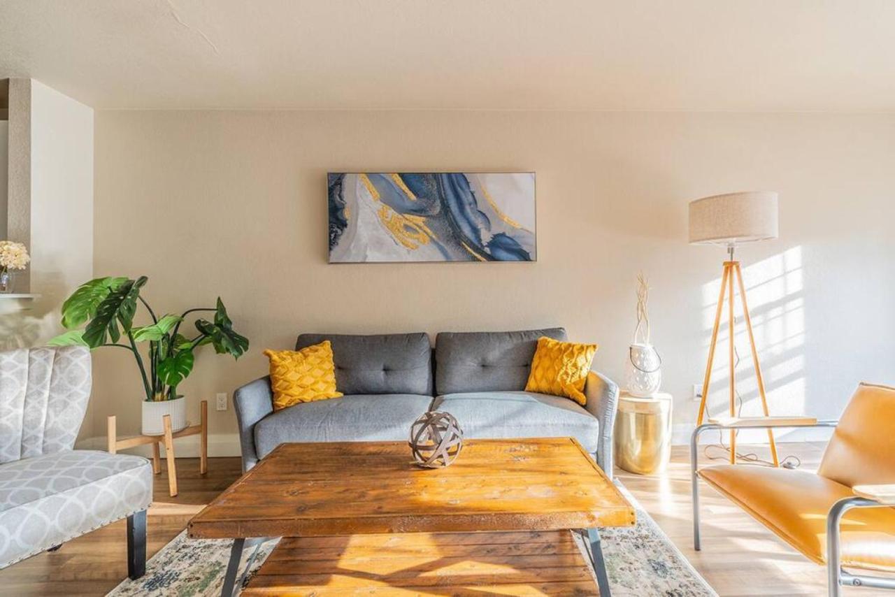 Modern And Spacious Apartment- Gym, Wifi, Free Parking Seattle Eksteriør bilde