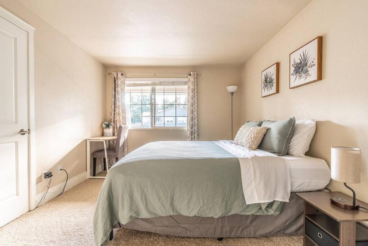 Modern And Spacious Apartment- Gym, Wifi, Free Parking Seattle Eksteriør bilde