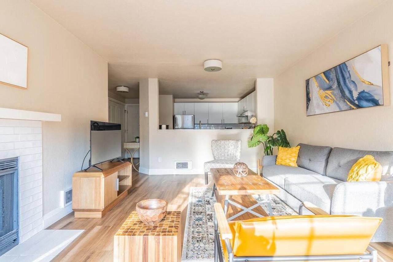 Modern And Spacious Apartment- Gym, Wifi, Free Parking Seattle Eksteriør bilde